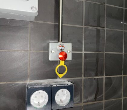 Tirador manual para sistema contra incendios en campana de restaurante instalado